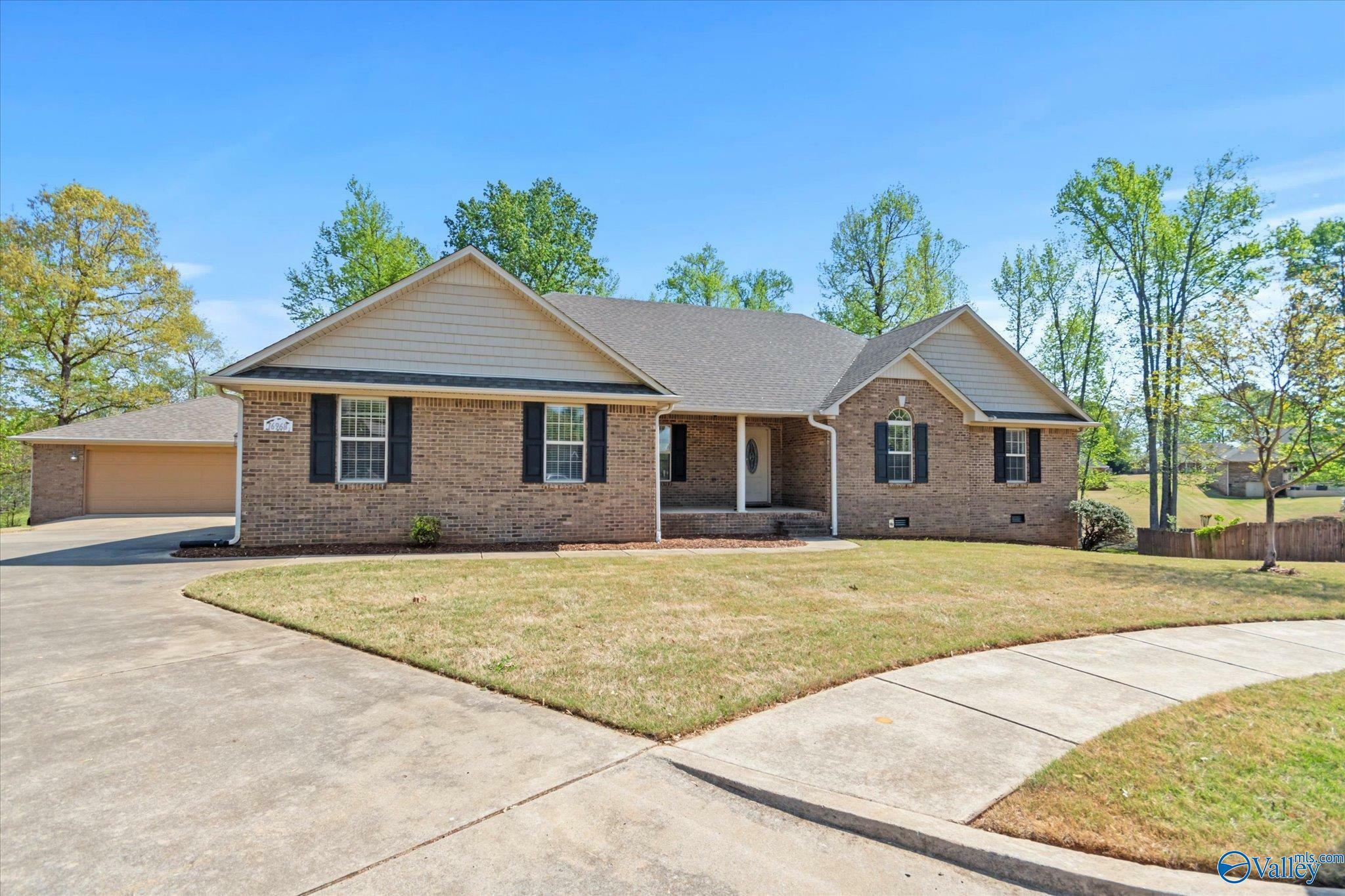 Property Photo: 16968 Bellewood Drive AL 35613
