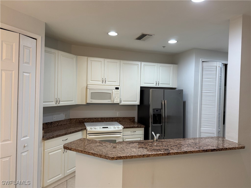 Property Photo:  1380 Sweetwater Cove 103  FL 34110 