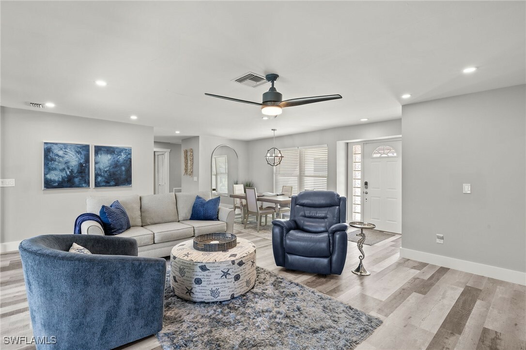 Property Photo: 248 Bay Meadows Drive FL 34113