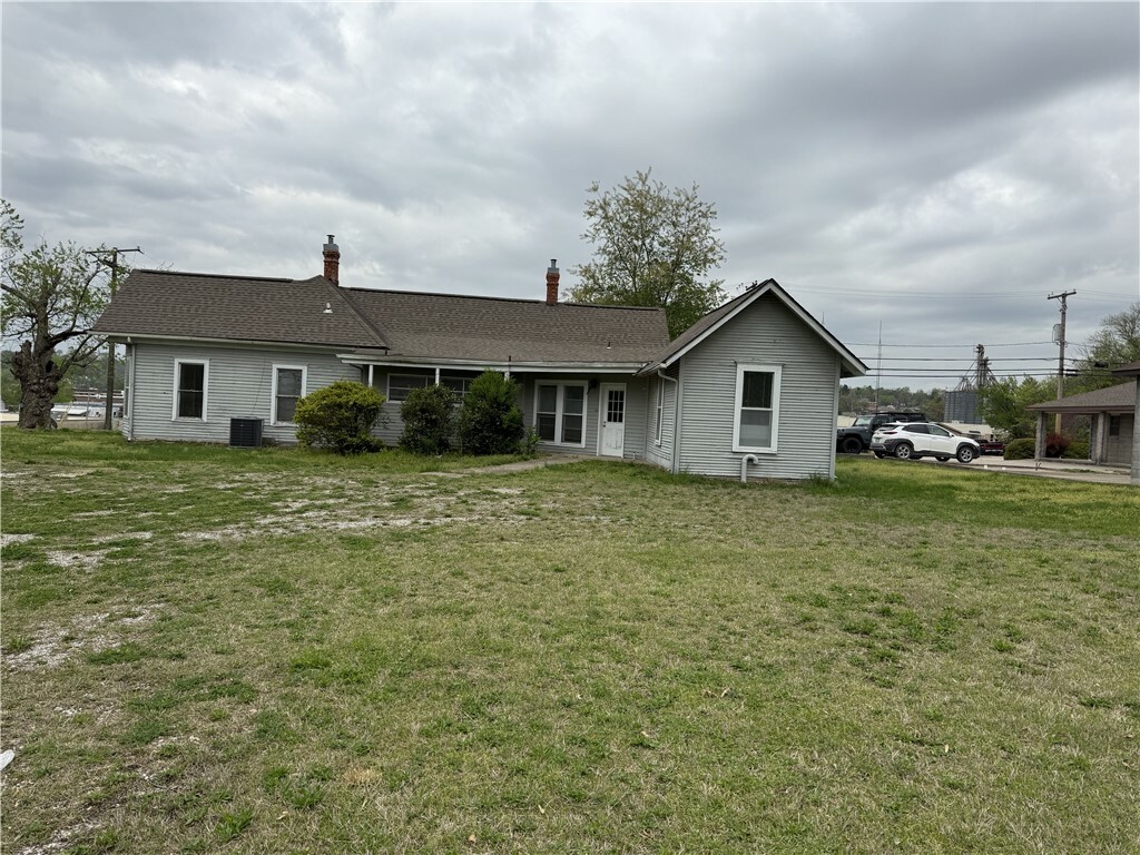 Property Photo: 301 N Chestnut Street AR 72601