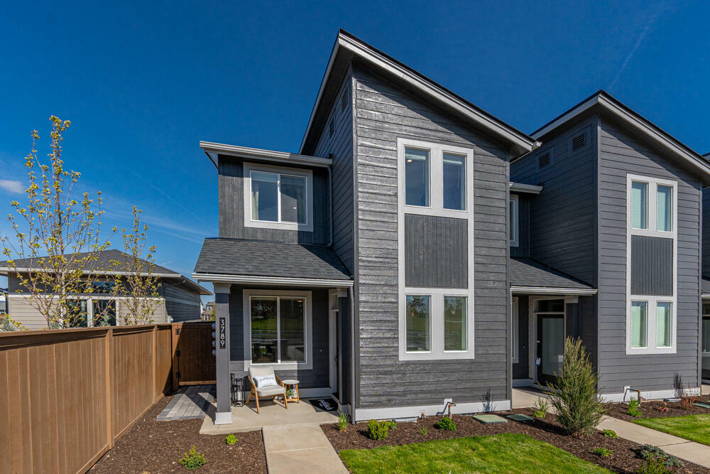 Property Photo: 20716 SE Scout Place OR 97702