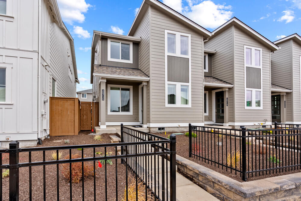 Property Photo:  20716 SE Scout Place  OR 97702 