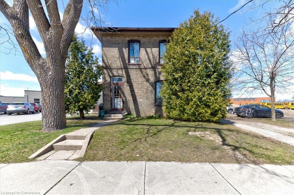 Property Photo: 135 Sherwood Drive ON N3T 1N8