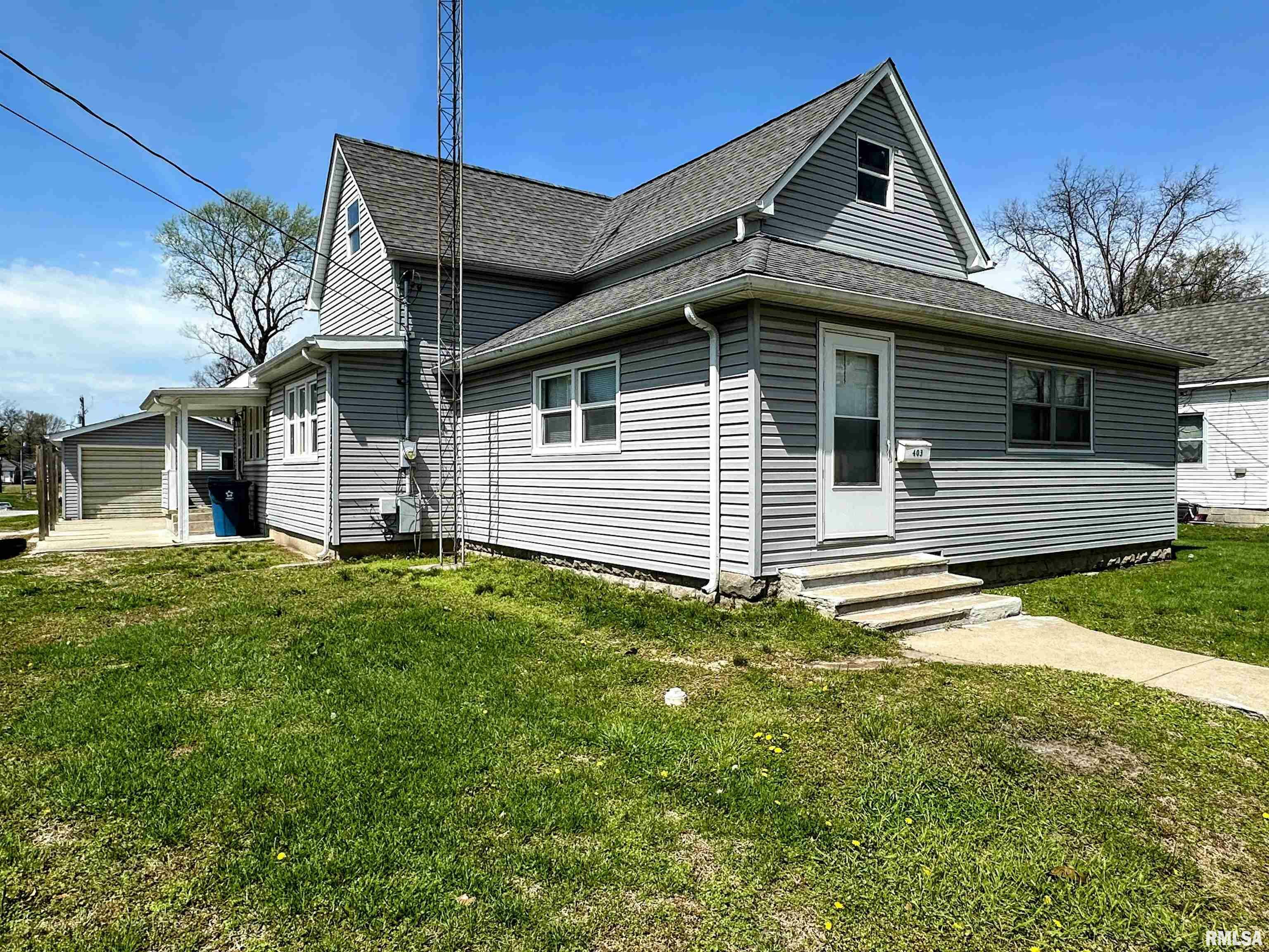 Property Photo: 403 S State Street IL 62822