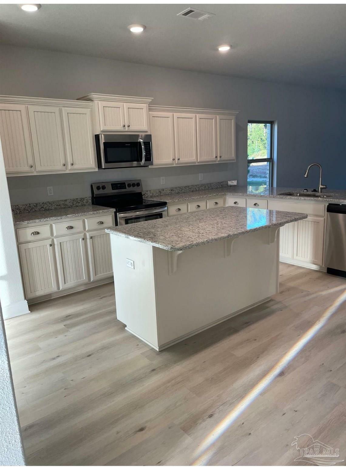Property Photo: 5299 Hidden Pines Cir FL 32583