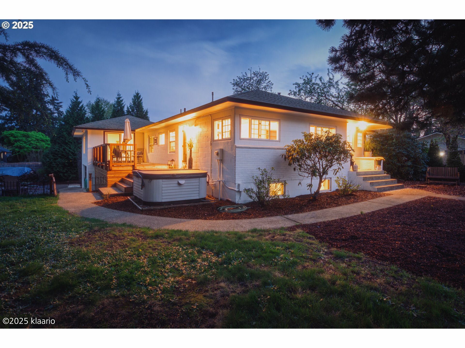 Property Photo: 8510 SW Cedarcrest St OR 97223