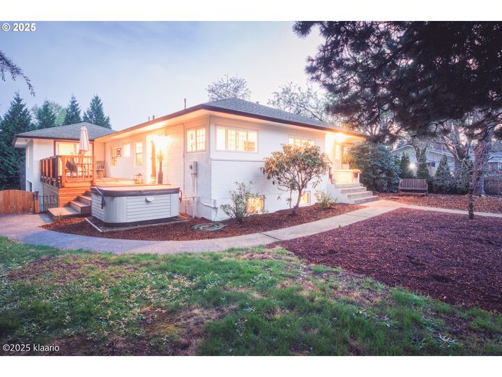 Property Photo: 8510 SW Cedarcrest St OR 97223