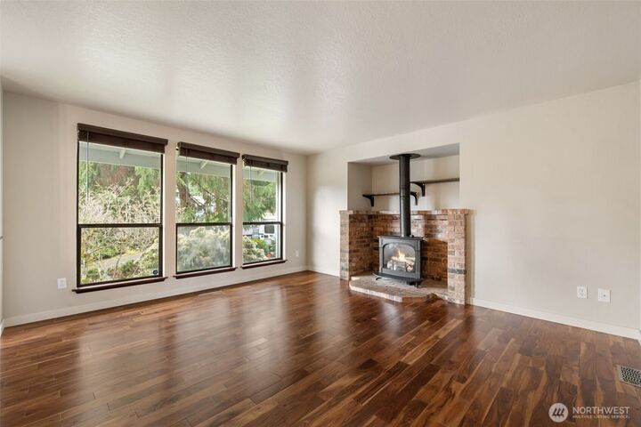 Property Photo: 1018 NE Coco Court WA 98311