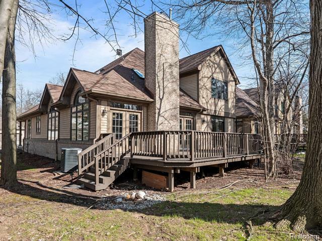 Property Photo: 11 Cumberlane MI 48126