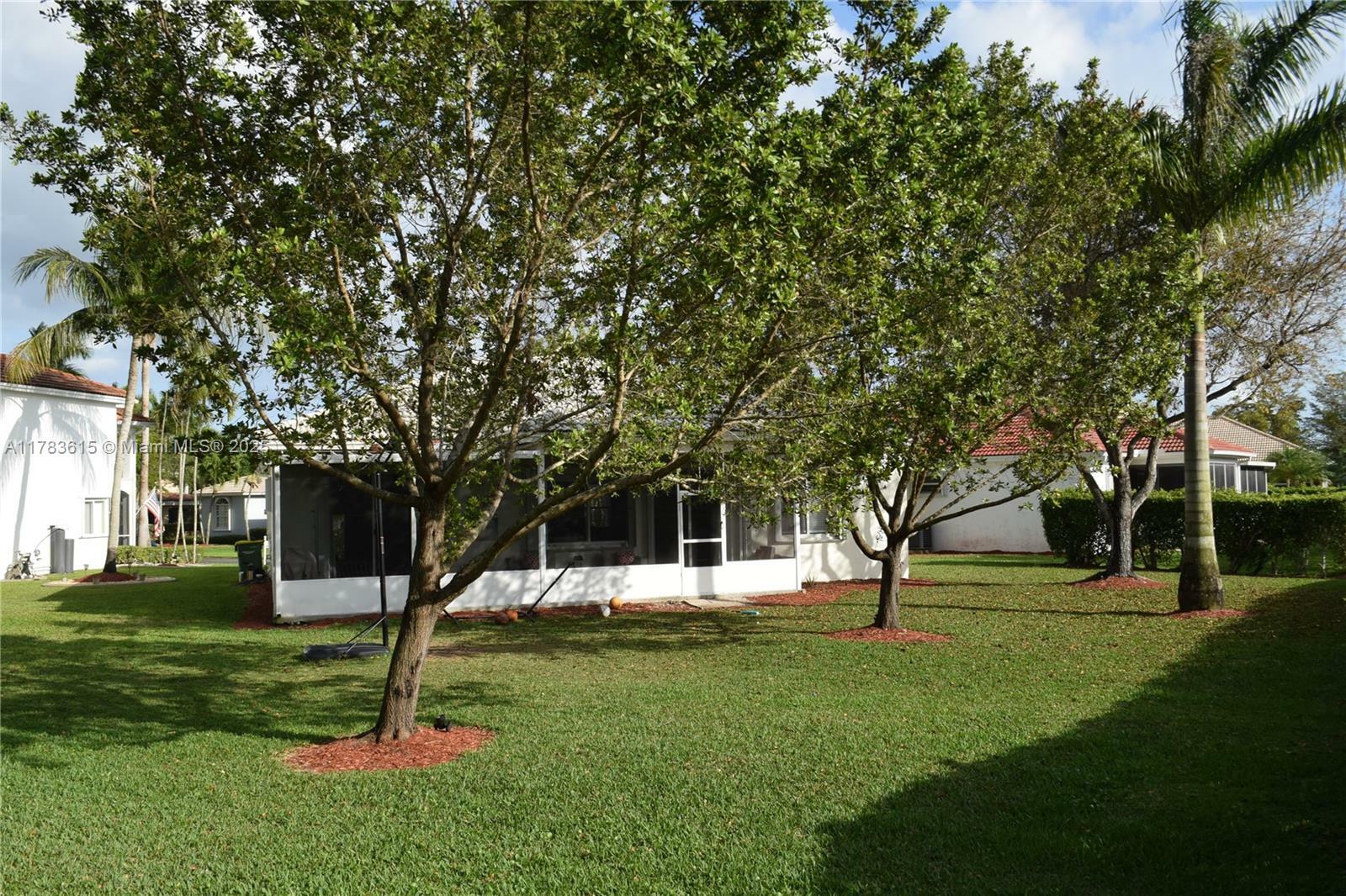 Property Photo: 440 SE 25th Dr FL 33033