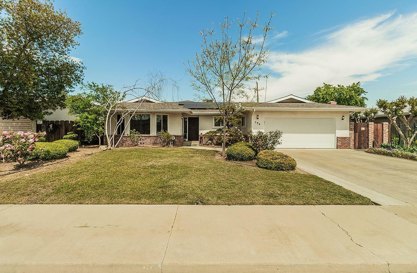 Property Photo: 596 W Herbert Avenue CA 93654