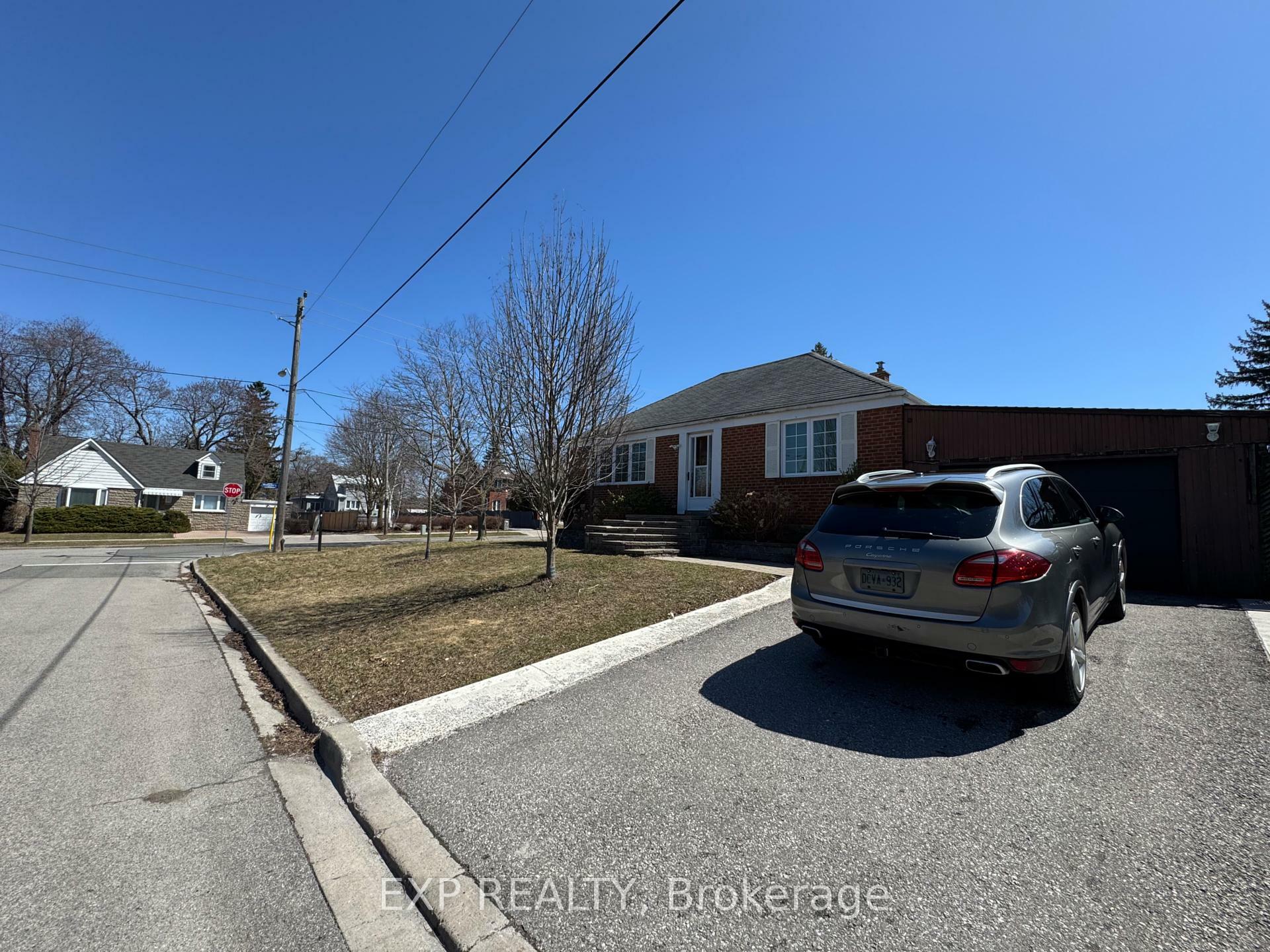 Property Photo: 34 Bellamy Road S ON M1M 3P1