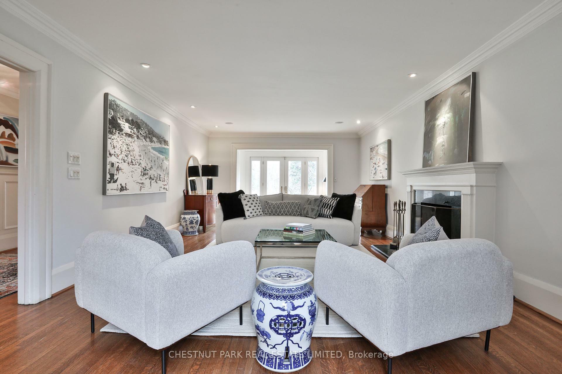 Property Photo: 118 Inglewood Drive ON M4T 1H5