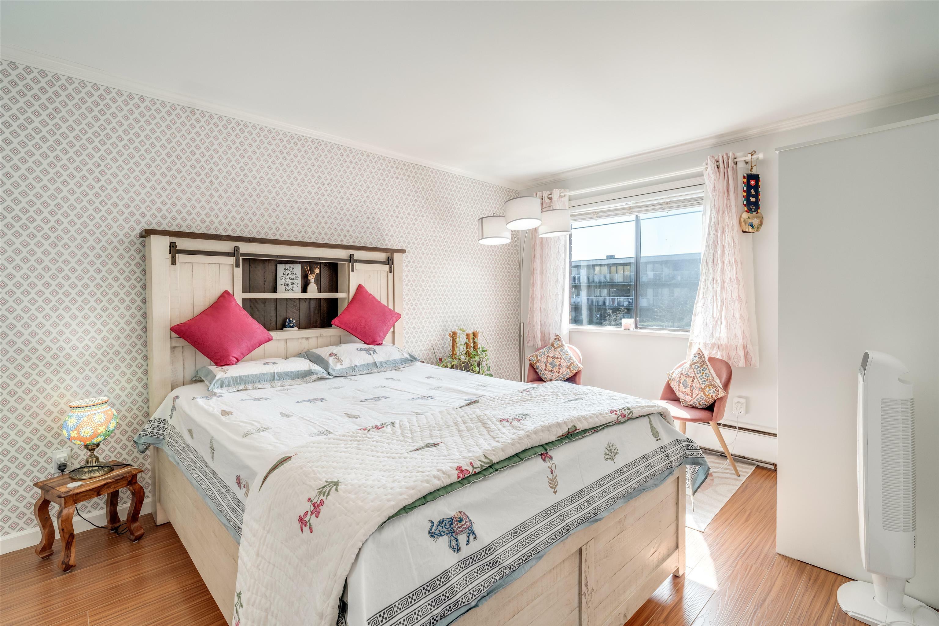 Property Photo: 327 Ninth Street 104 BC V3M 3V8