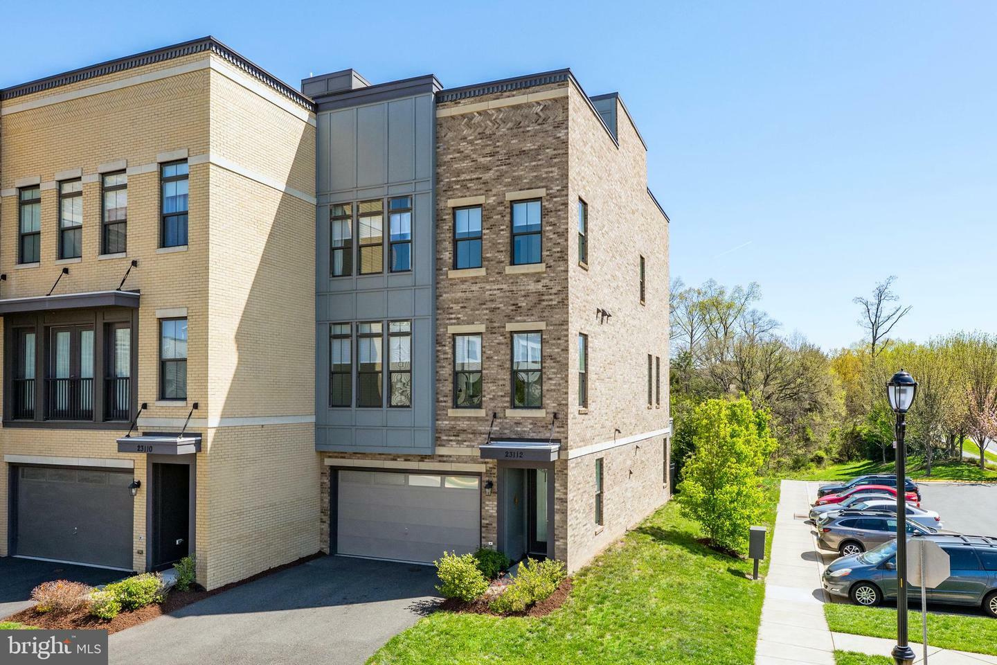 Property Photo: 23112 Sullivans Cove Square VA 20148
