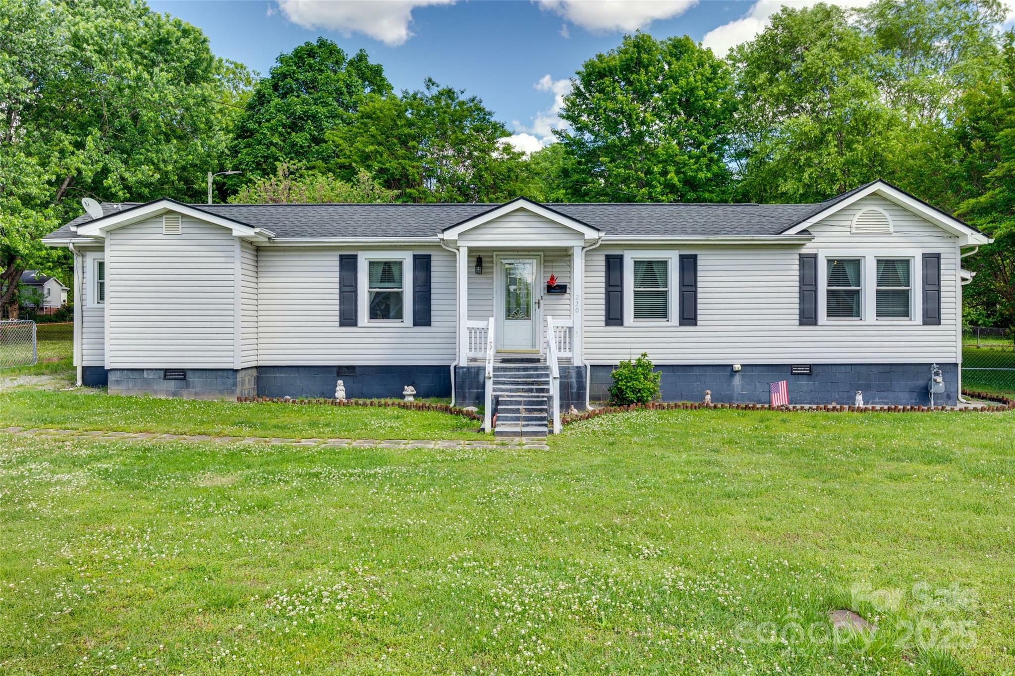 Property Photo: 220 Tomberlin Road NC 28120
