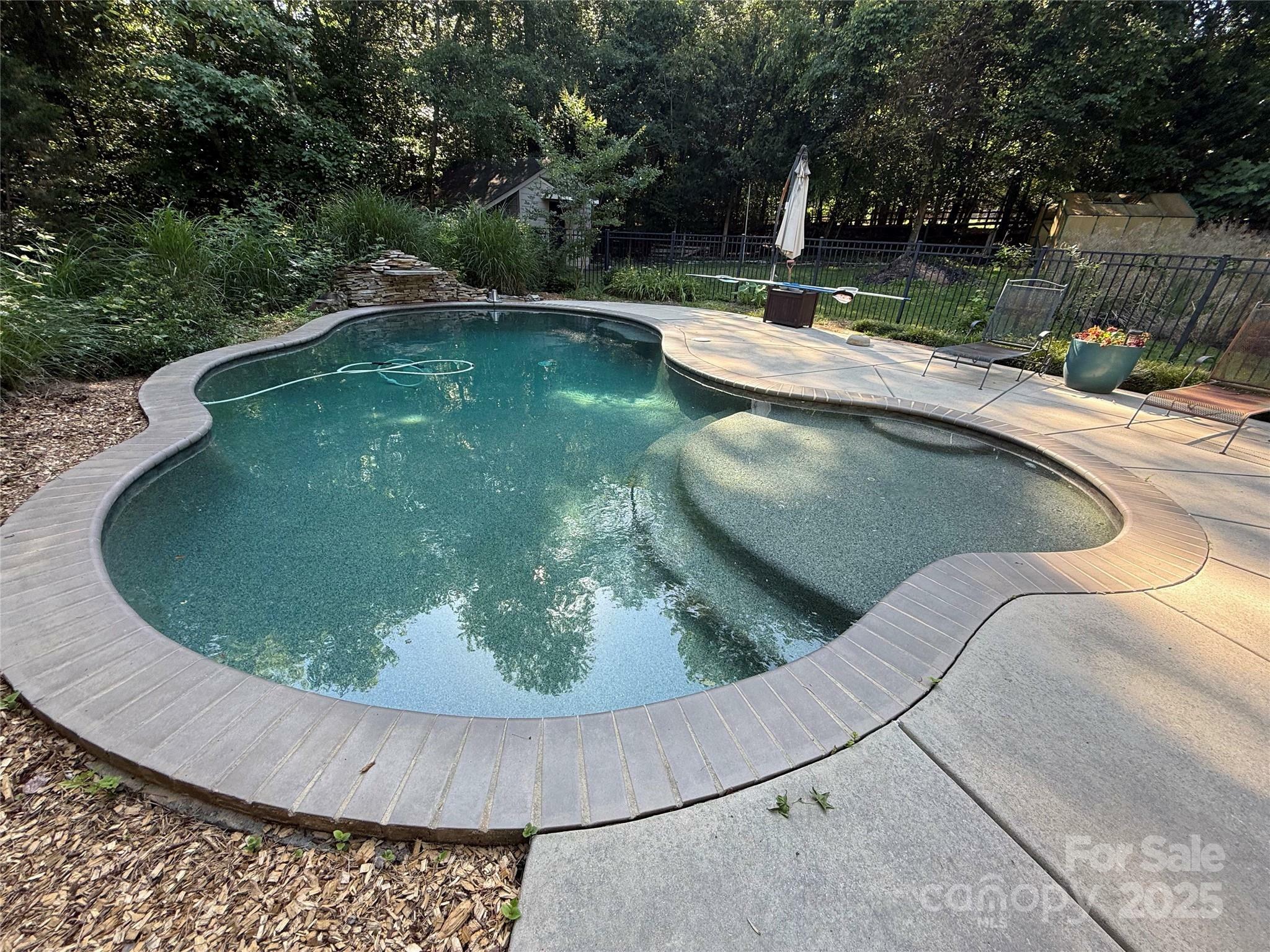 Property Photo: 729 Lochaven Road NC 28173