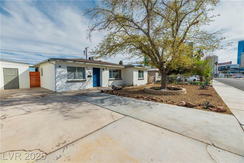 Property Photo: 2305 Santa Paula Drive NV 89104