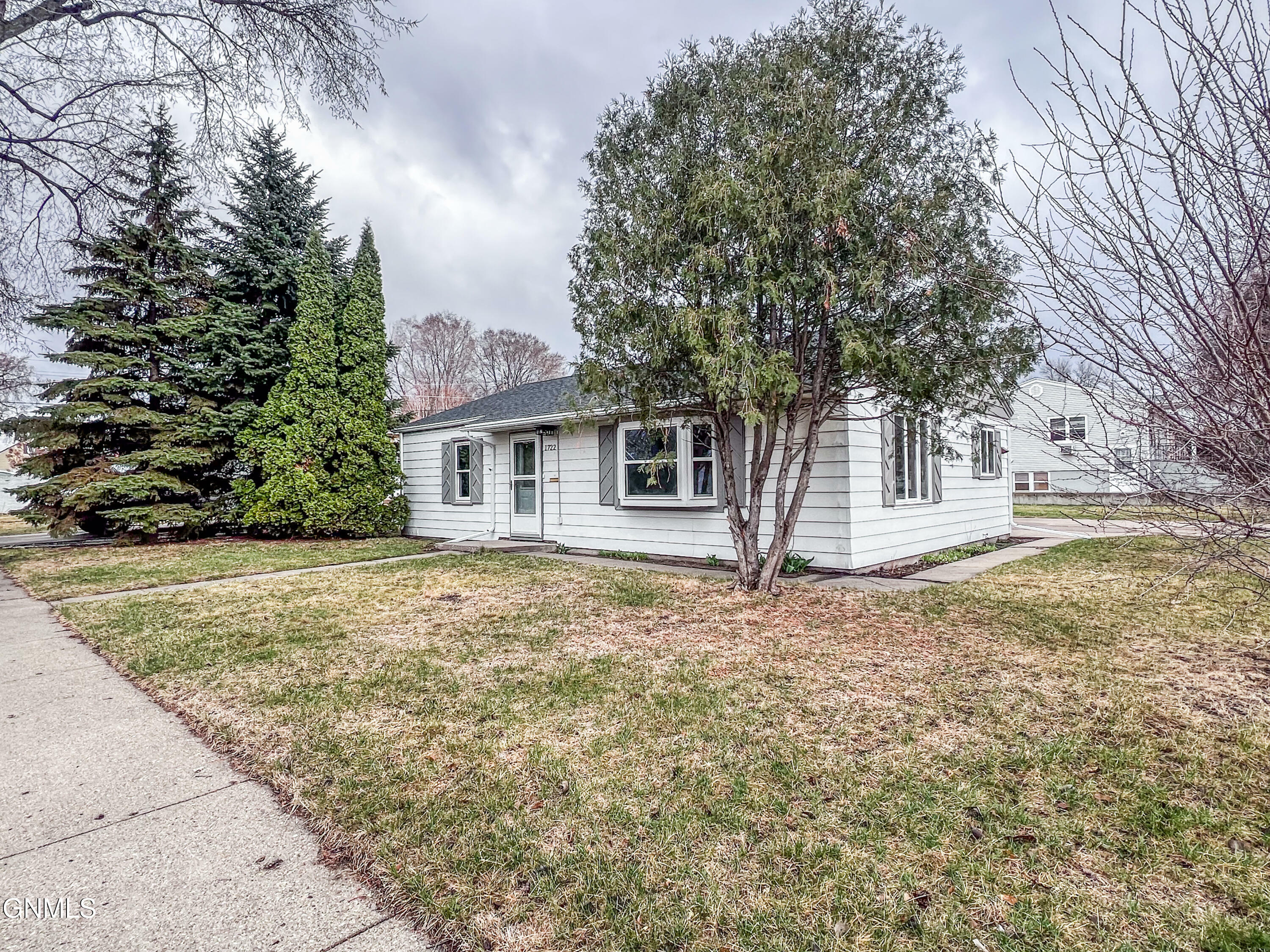 1722 E D Avenue  Bismarck ND 58501 photo