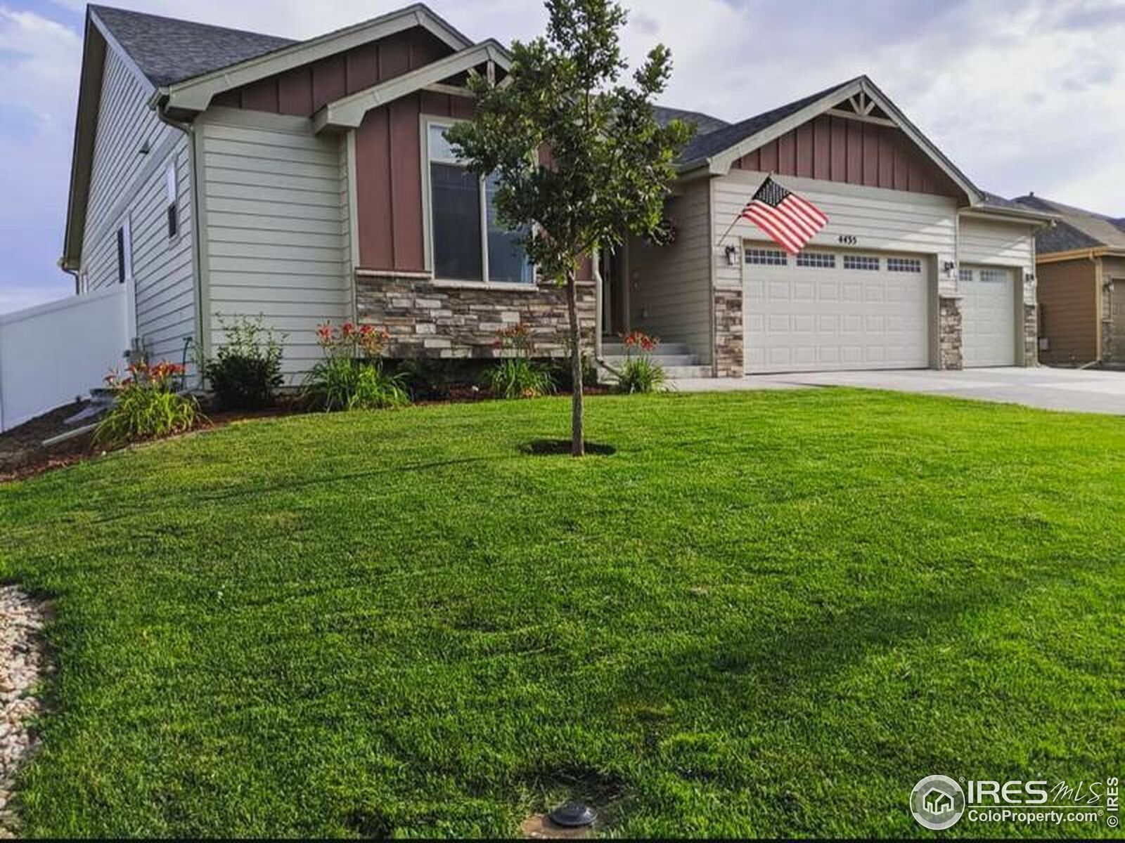Property Photo:  