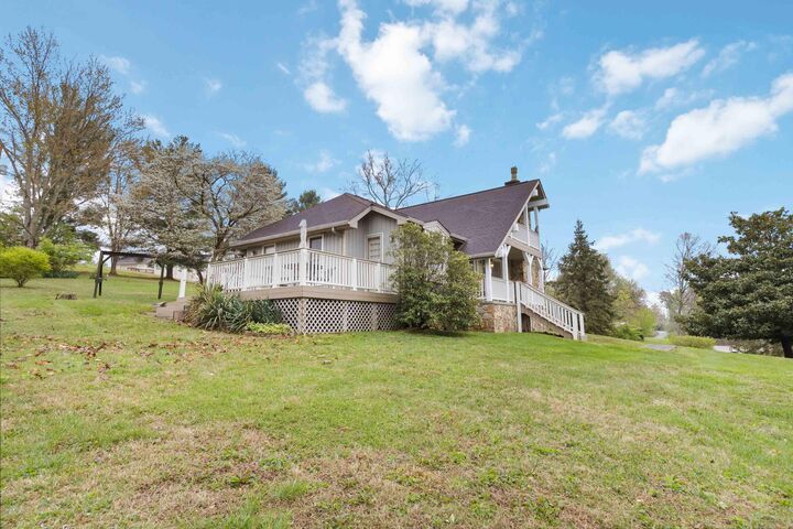 Property Photo:  407 Circle Lake Drive  KY 42518 