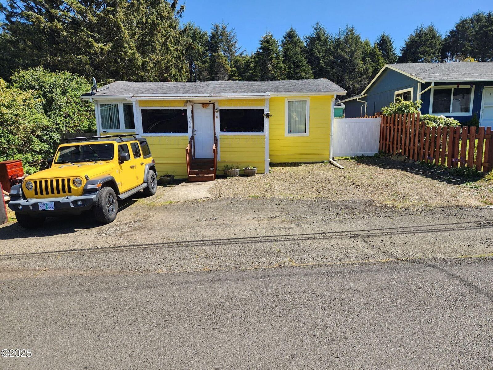 Property Photo: 630 SE Jetty Avenue OR 97367