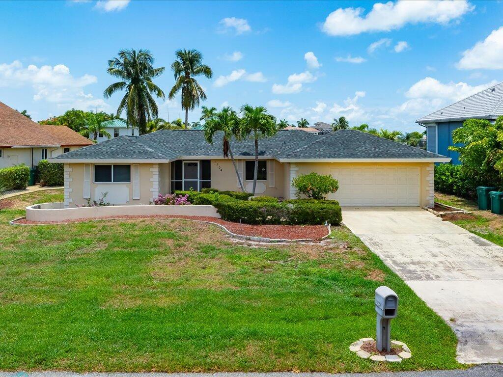 Property Photo: 1104 Gayer Way FL 34145