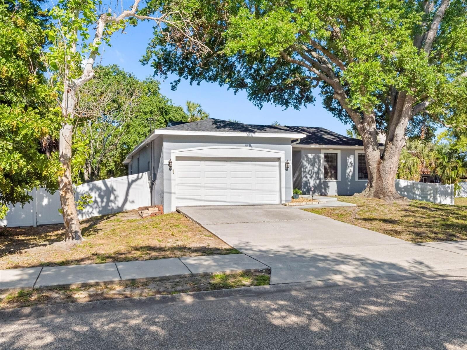 Property Photo:  303 National Orange Avenue  FL 34677 