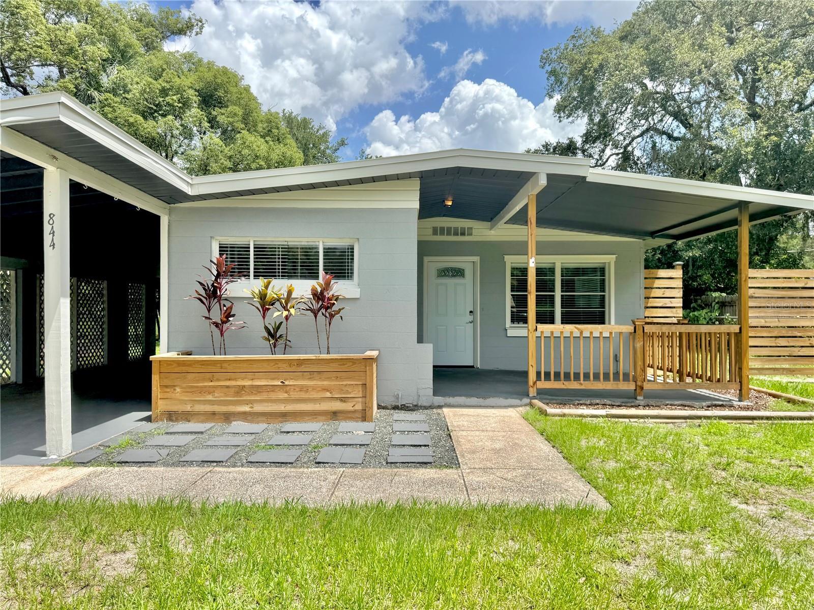Property Photo: 844 Rosalia Drive FL 32771