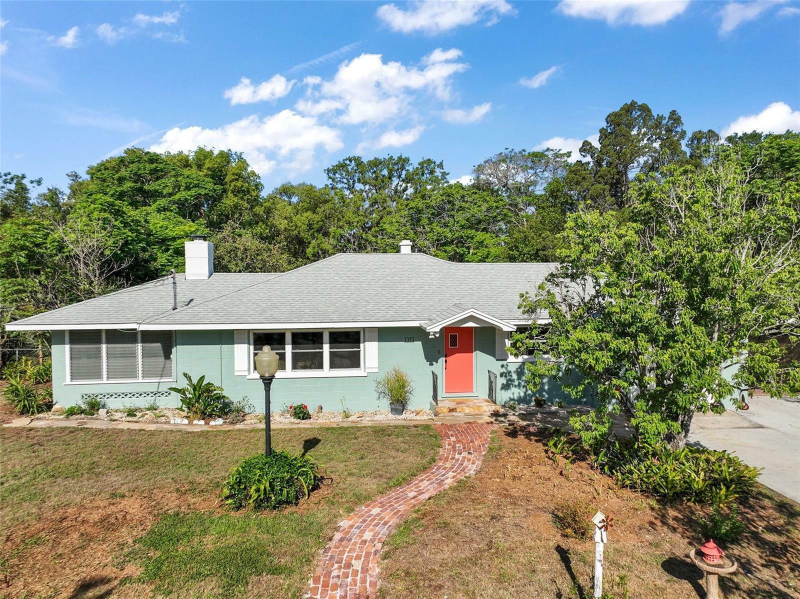 Property Photo: 1313 Crestview Drive FL 32757