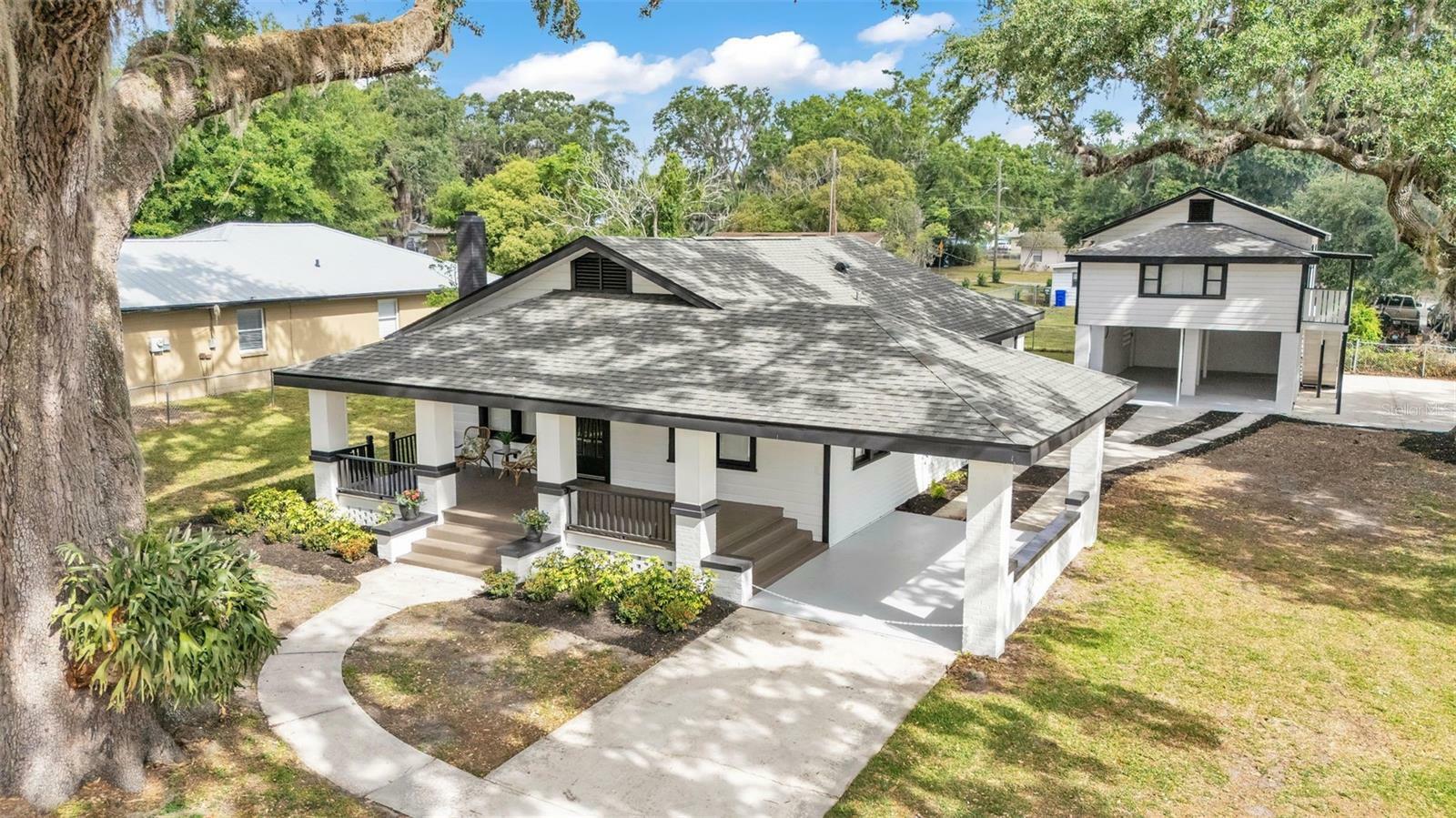 Property Photo: 828 E Valencia Street FL 33805