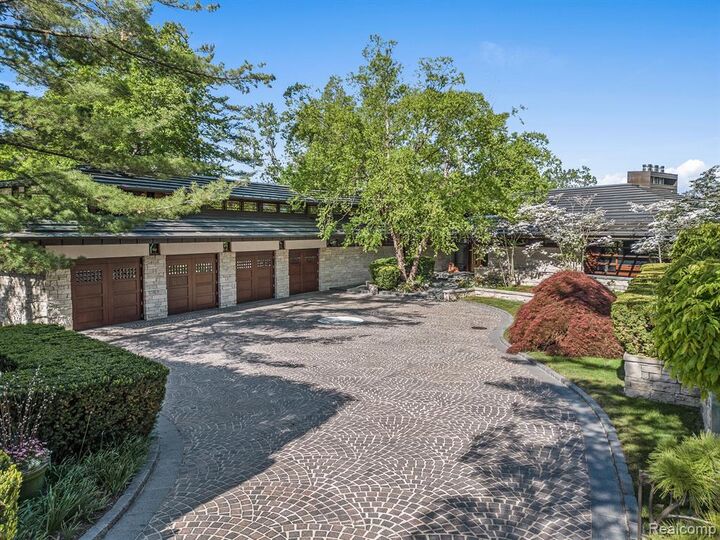 Property Photo: 834 Southfield Road MI 48009 3734
