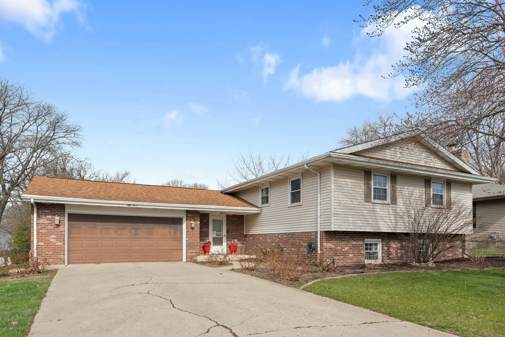 Property Photo:  53 Briarcliff Lane  IL 60914 