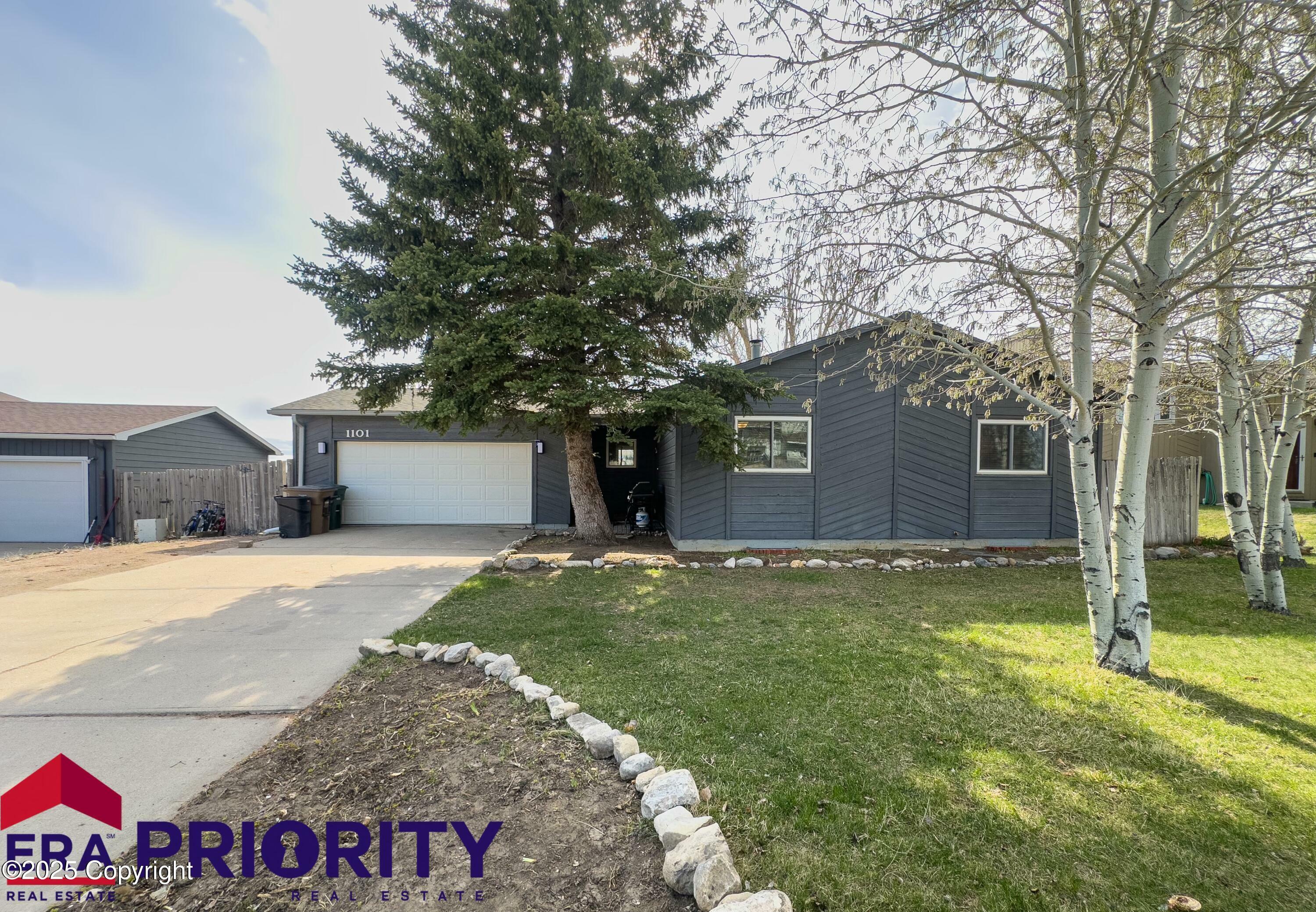 Property Photo: 1101 Vanscoy Dr - WY 82718