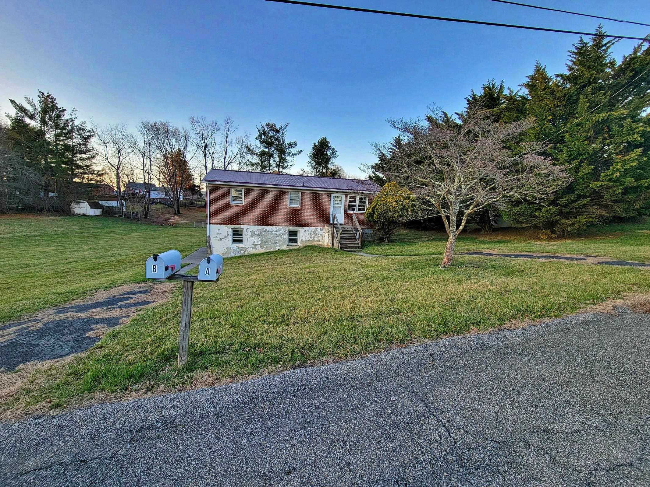 Property Photo: 209 To 213 Landsdowne Street VA 24060