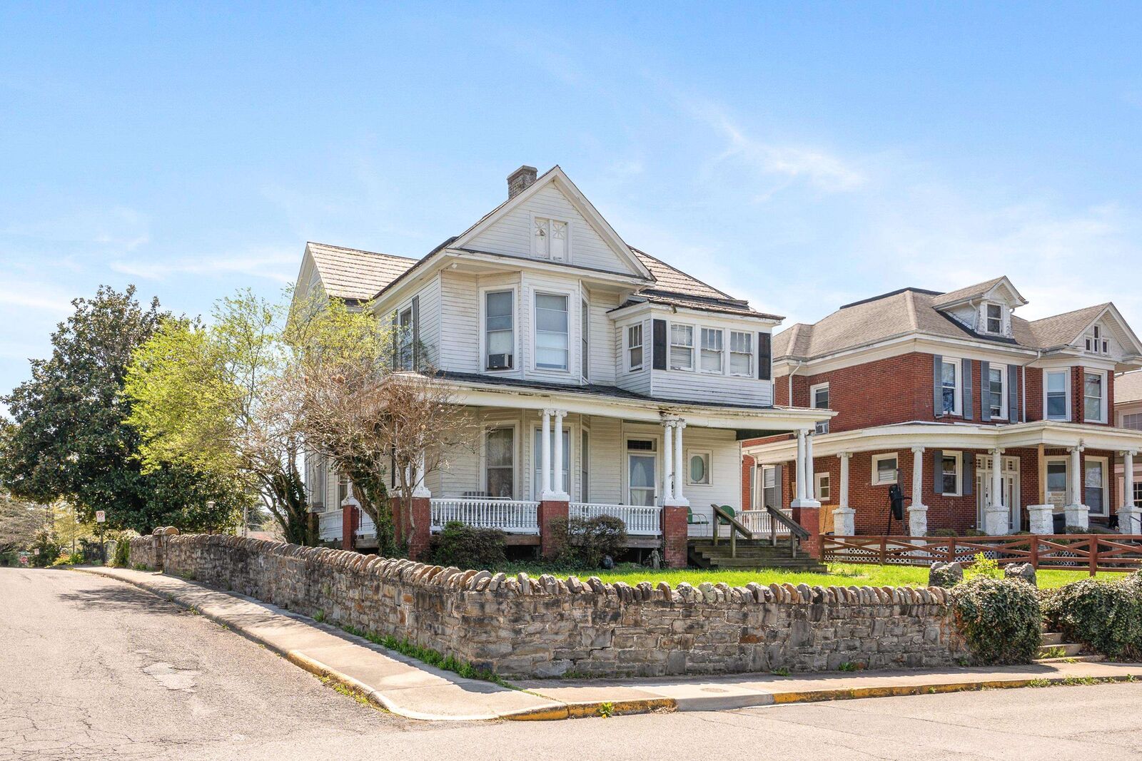 Property Photo: 1201 Grove Avenue VA 24141