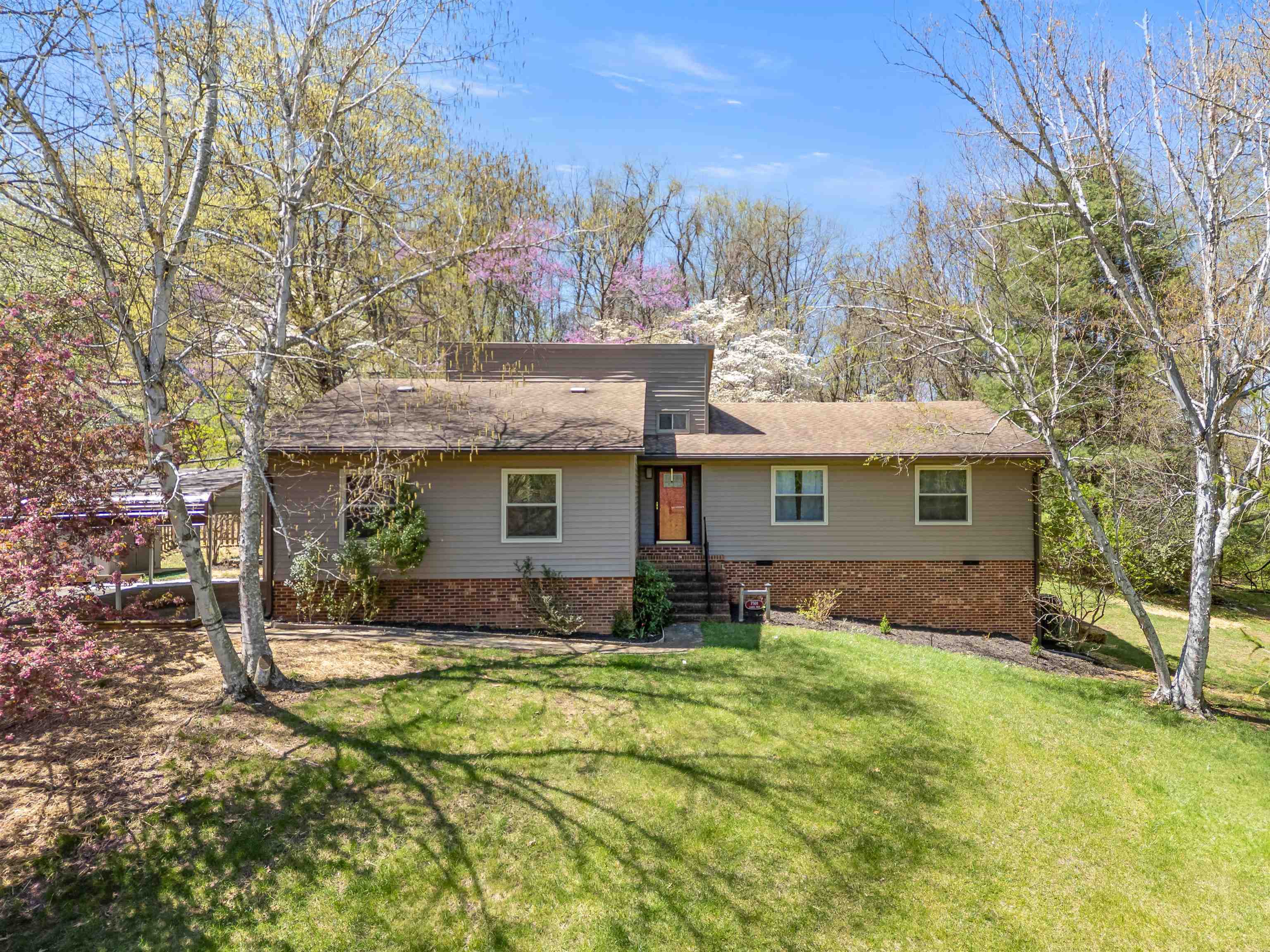 Property Photo: 7501 James Way VA 24141