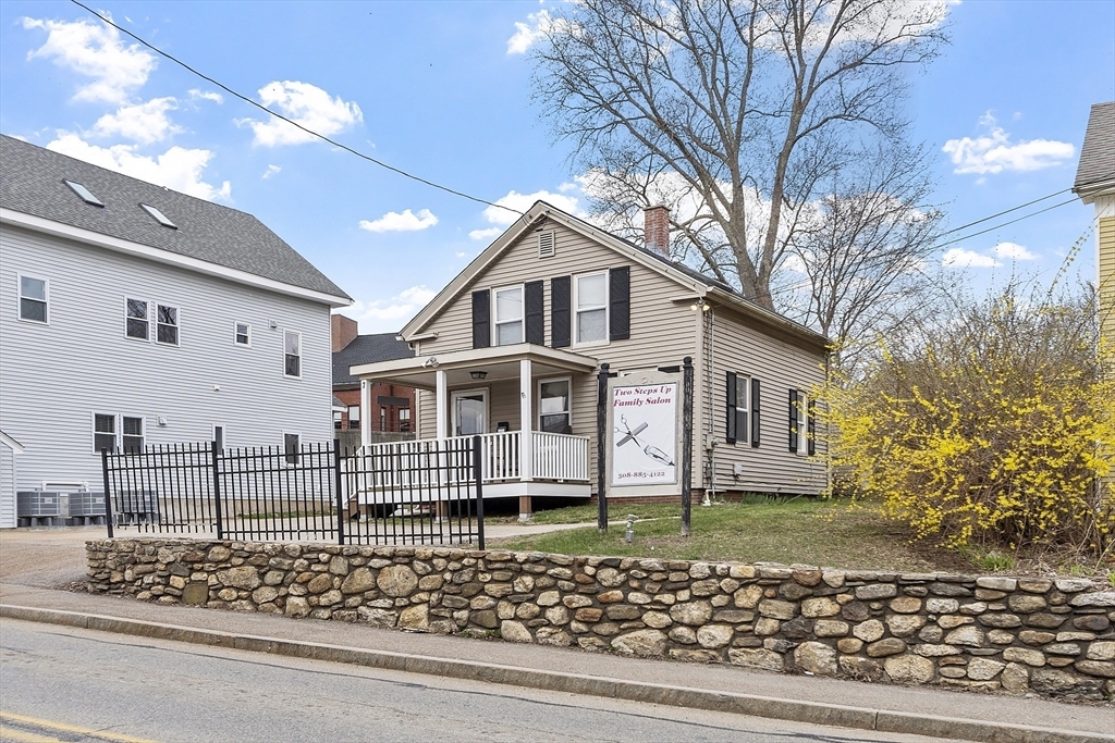 7 Maple St  Spencer MA 01562 photo