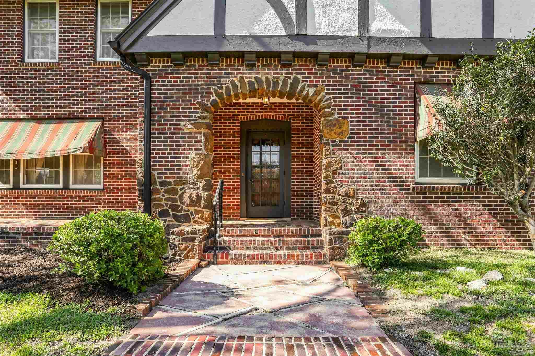 Property Photo: 2020 E Mallory St FL 32503