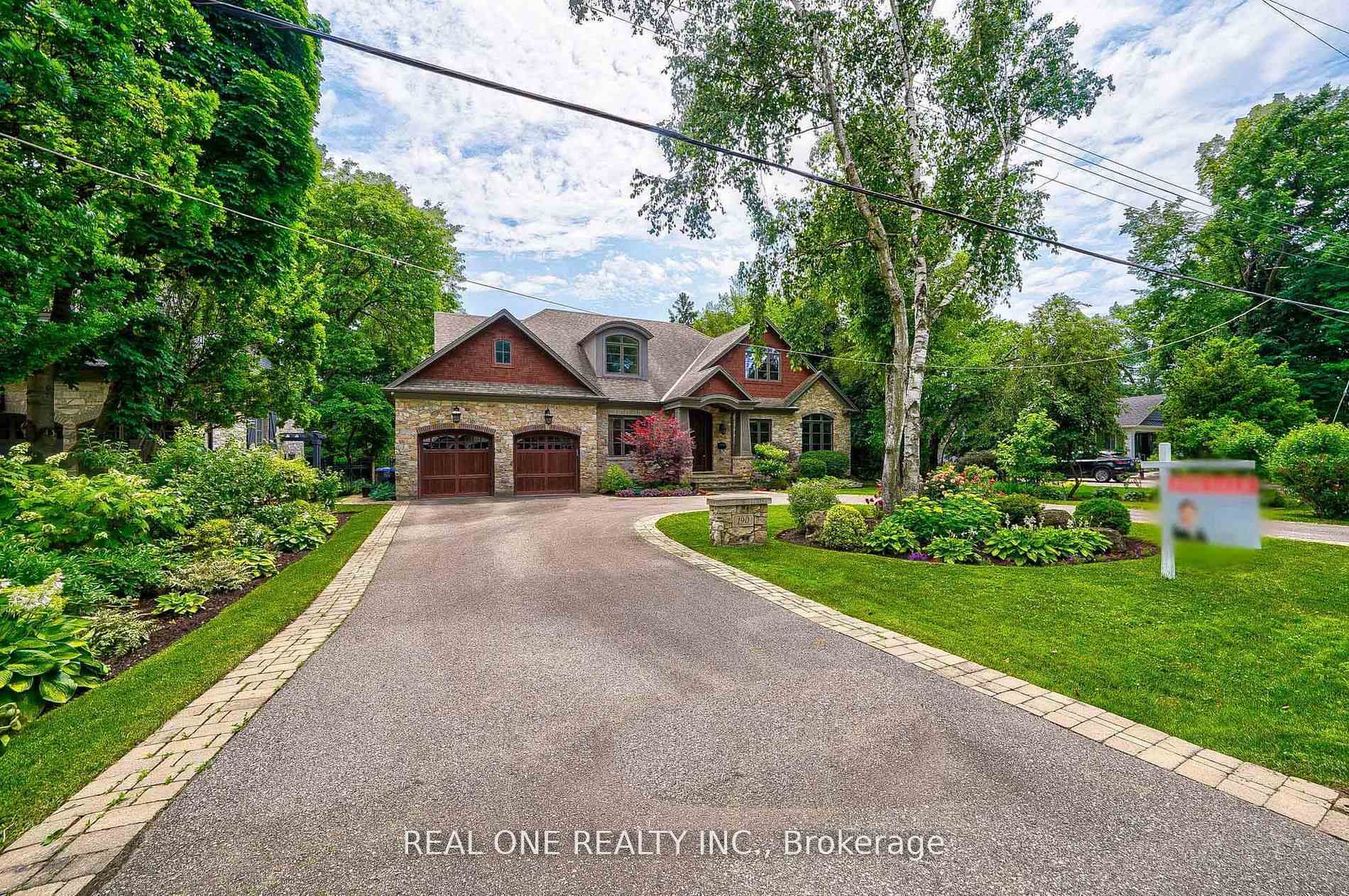 Property Photo: 190 Maplewood Road ON L5G 2M6