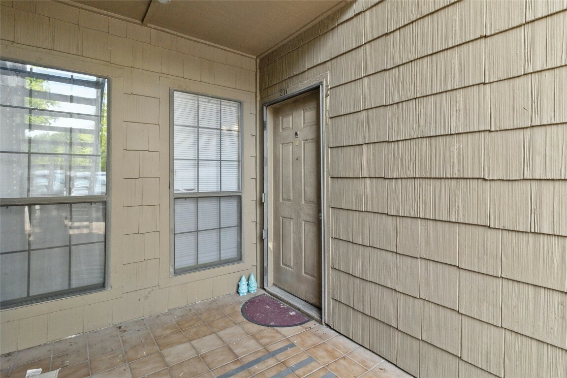 Property Photo: 1202 Thorpe Lane 211 TX 78666
