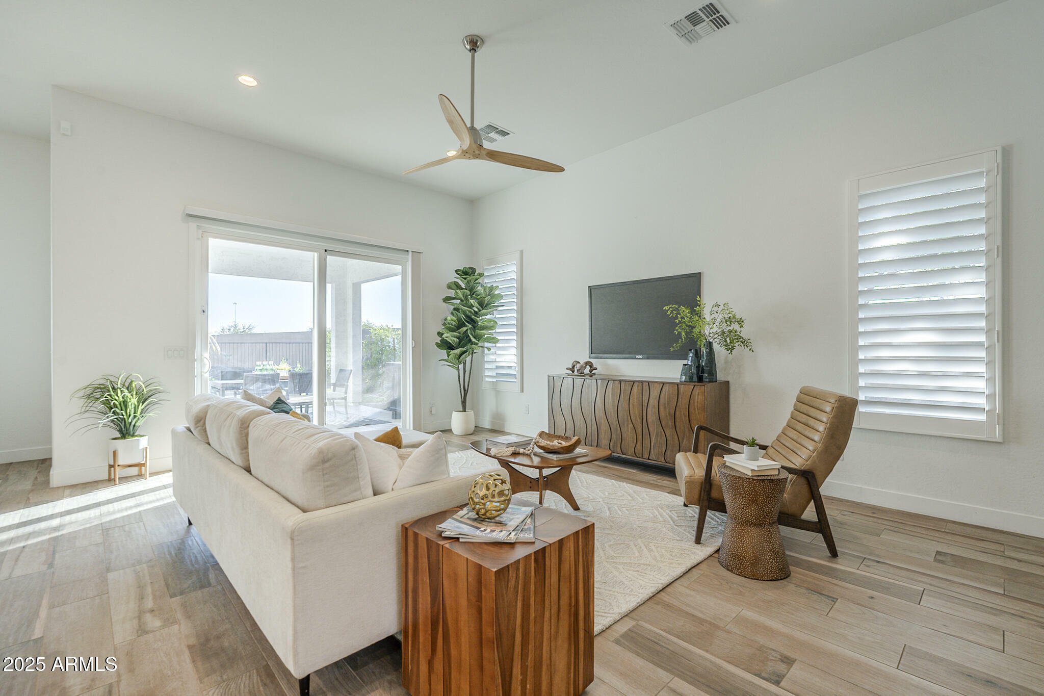 Property Photo: 16977 W Cambridge Avenue AZ 85395