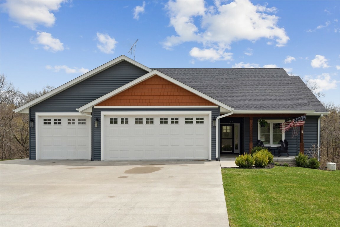 Property Photo: 21418 Huntington Hills Drive IA 52205