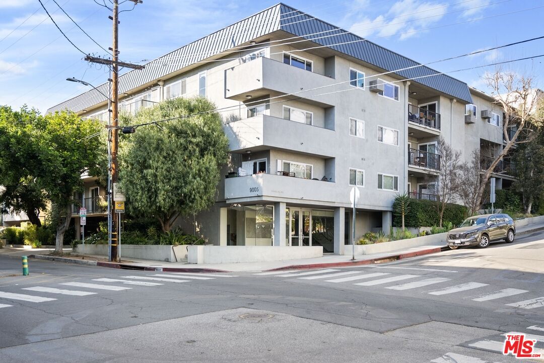 Property Photo: 9005 Cynthia St CA 90069