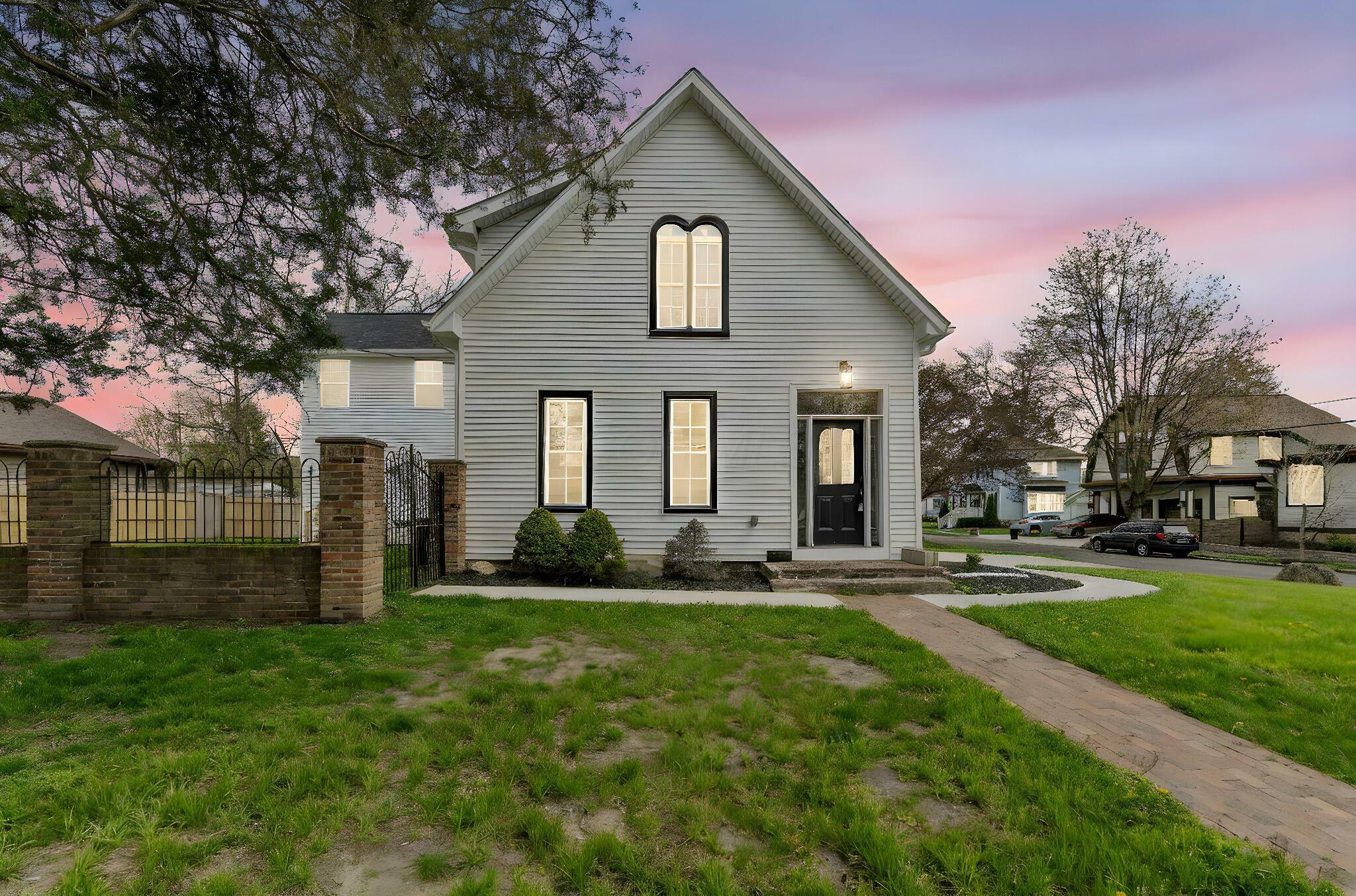 Property Photo: 92 N Vine Street OH 43081
