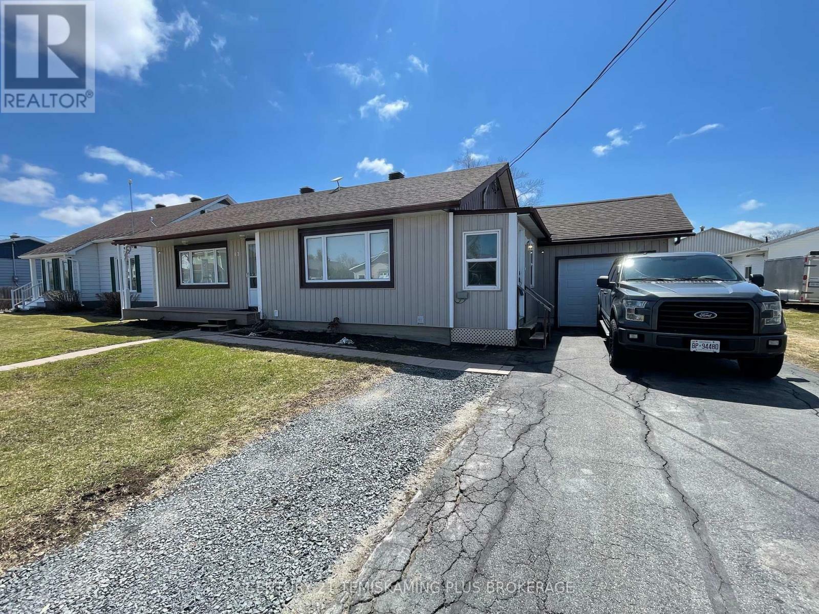 Photo de la propriété: 43 Tenth Street East ON P0J 1E0