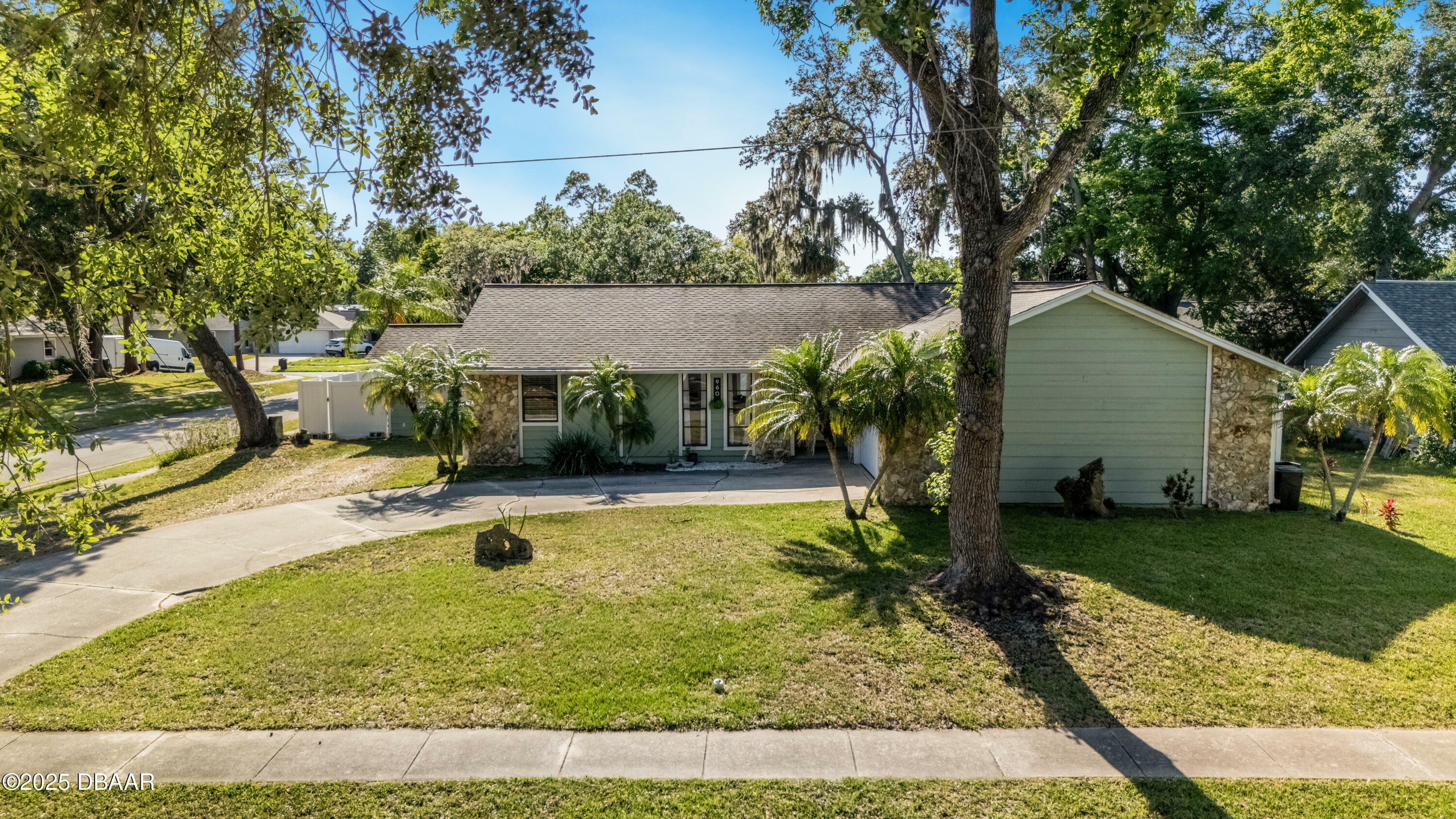 Property Photo: 960 Tall Pine Drive FL 32127