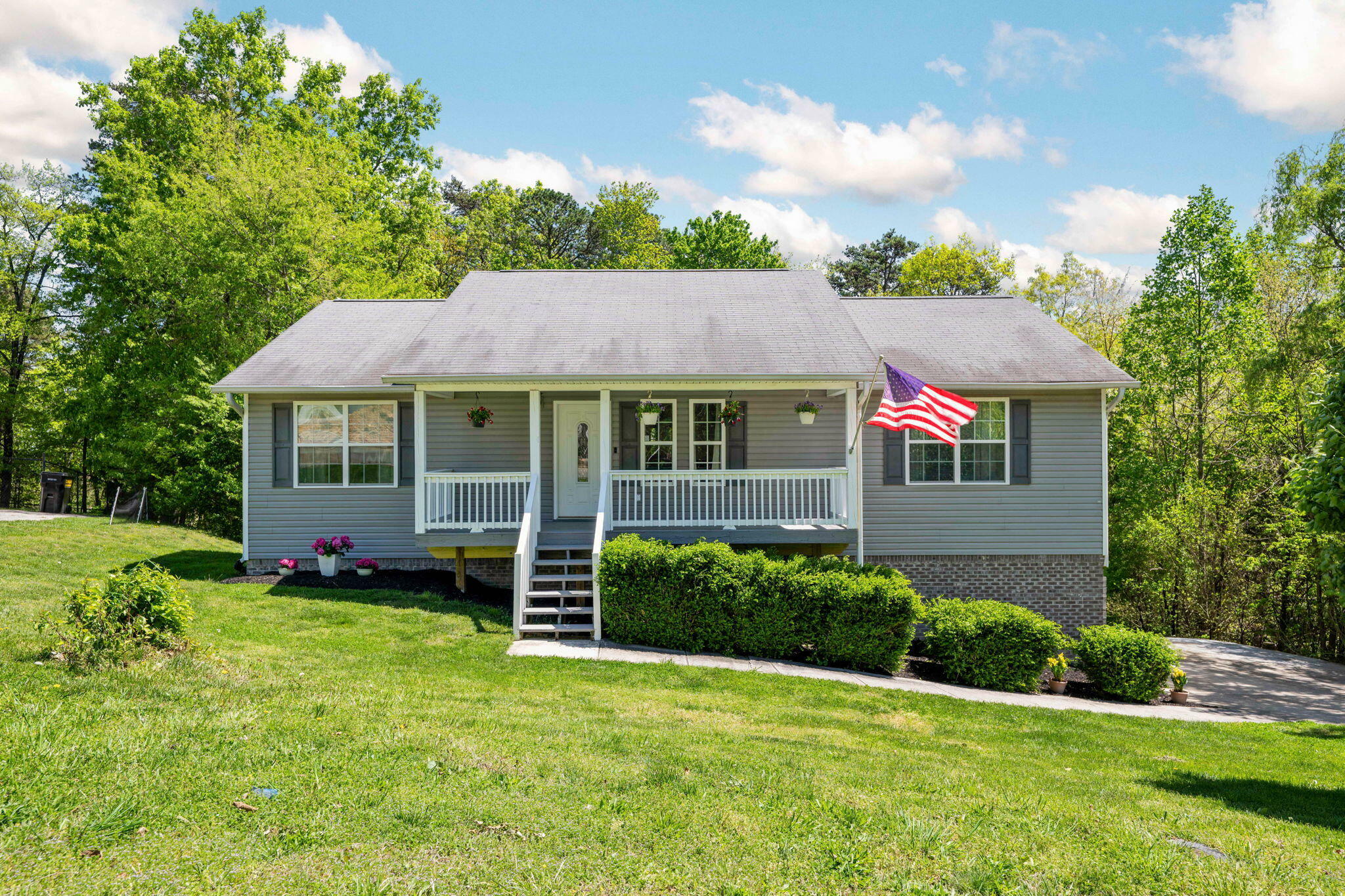 911 Tommie Lane  Soddy Daisy TN 37379 photo