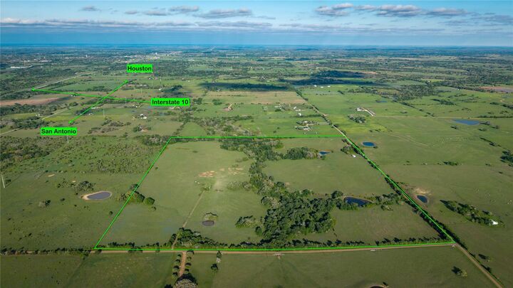 Property Photo: 1070 Muehr Road TX 78962