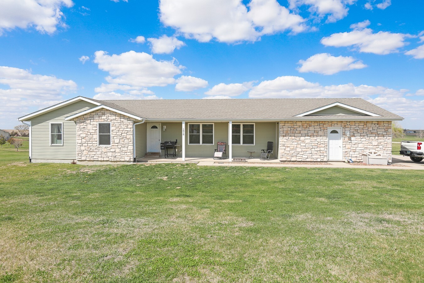 Property Photo: 1818 Elk Horn Court IA 50219